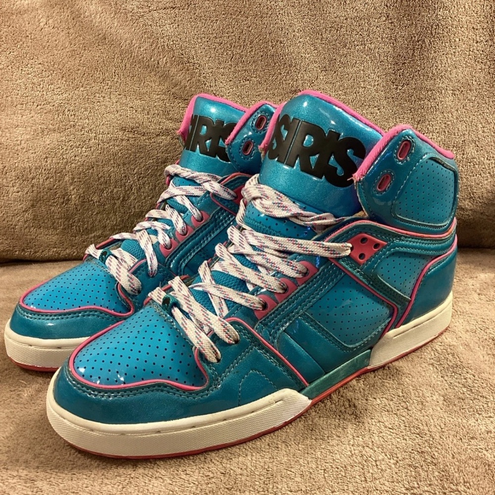 Osiris high top skate shoes